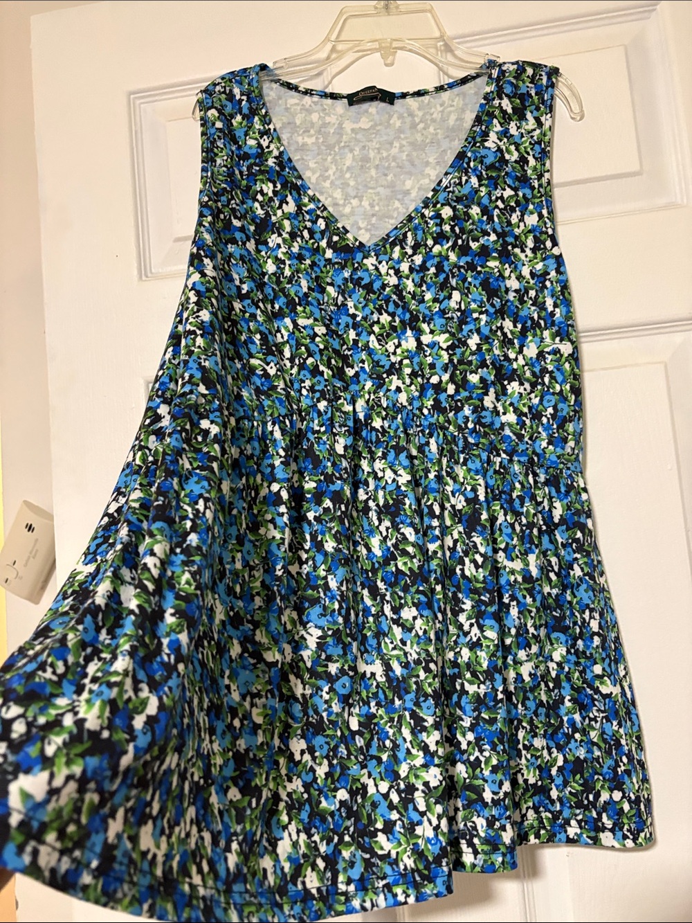 NWOT Women Blue Floral V‑Neck Swing blouse, brand new
